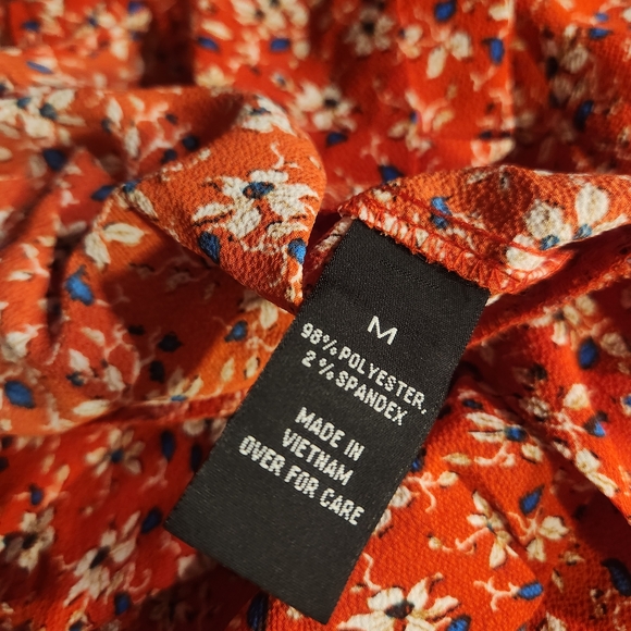 Chic Floral Cutout Red Blouse - Picture 3 of 13